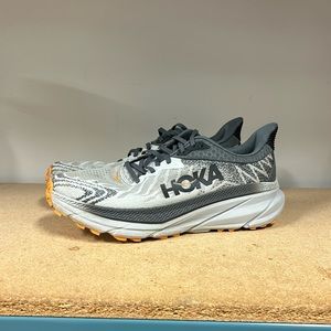 Hoka Challenger 7